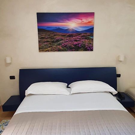 Vittoria Guest House Salerno Buitenkant foto