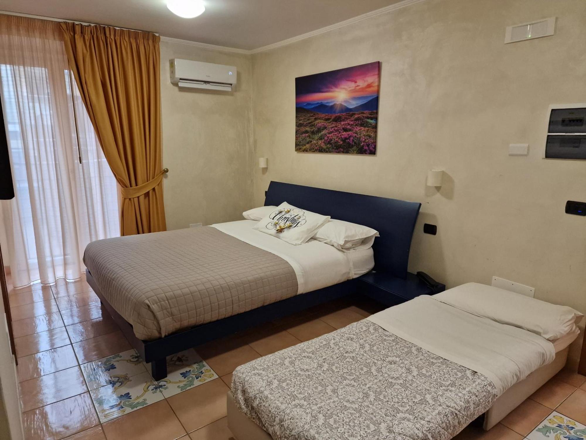 Vittoria Guest House Salerno Buitenkant foto