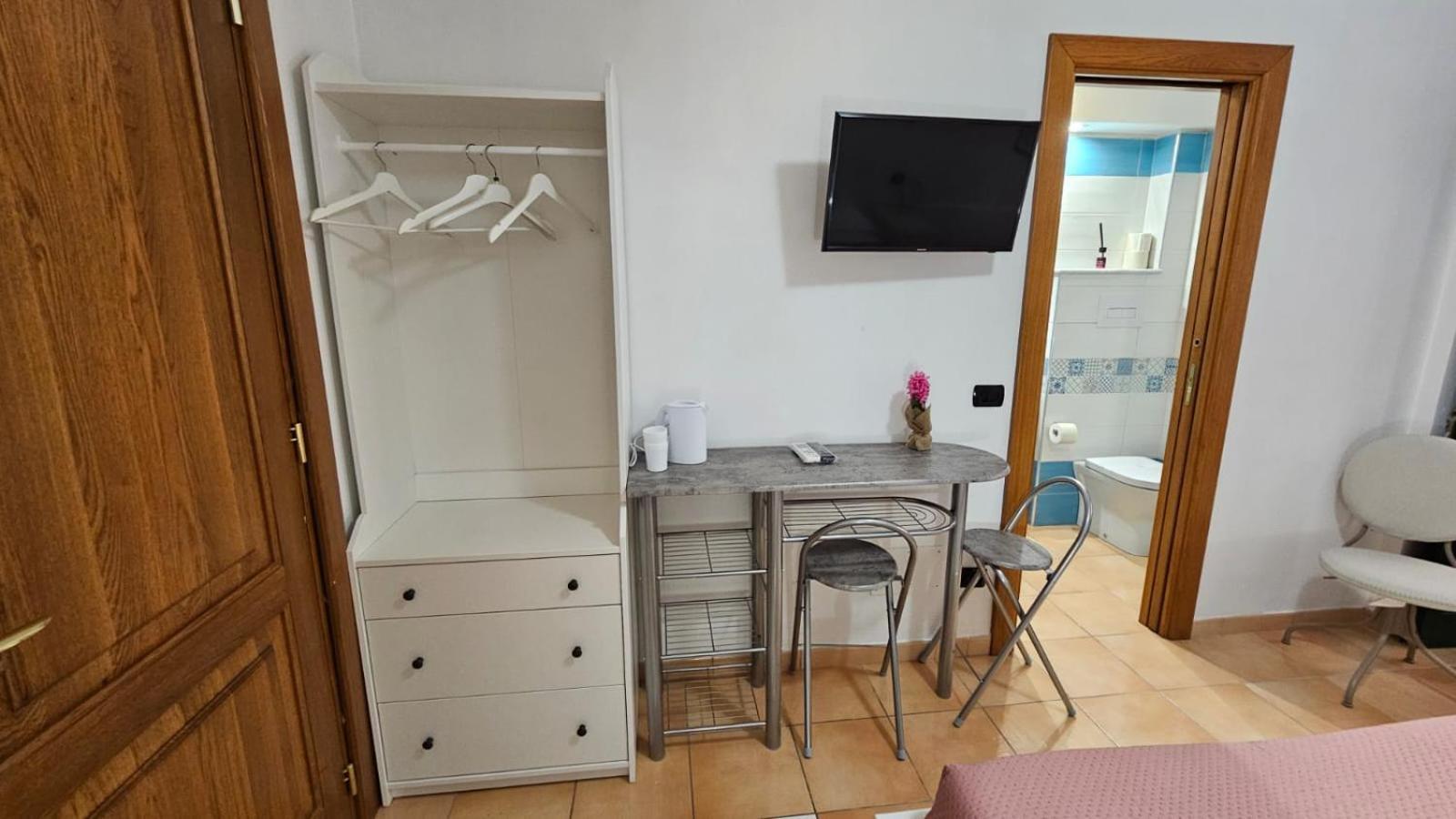 Vittoria Guest House Salerno Buitenkant foto