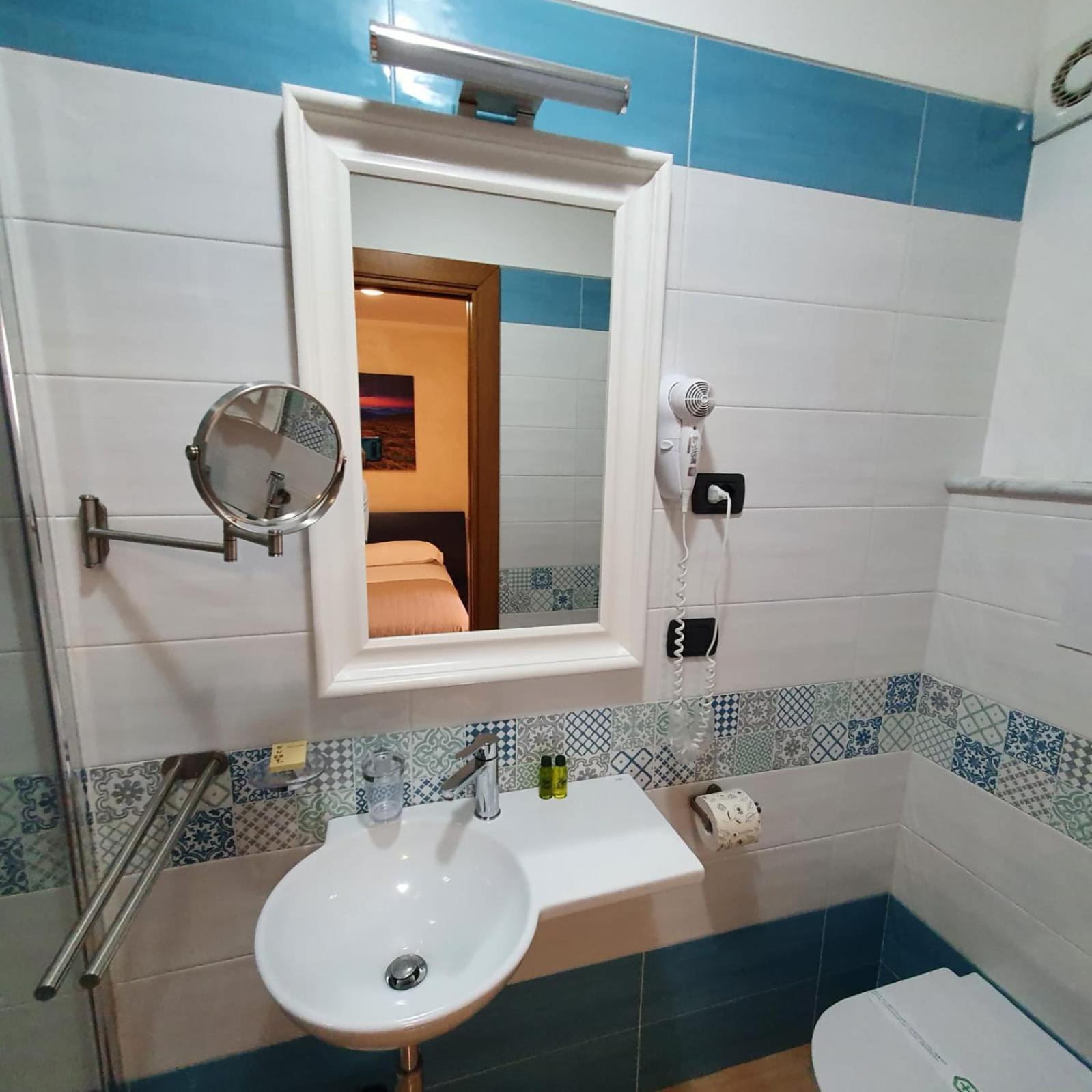 Vittoria Guest House Salerno Buitenkant foto