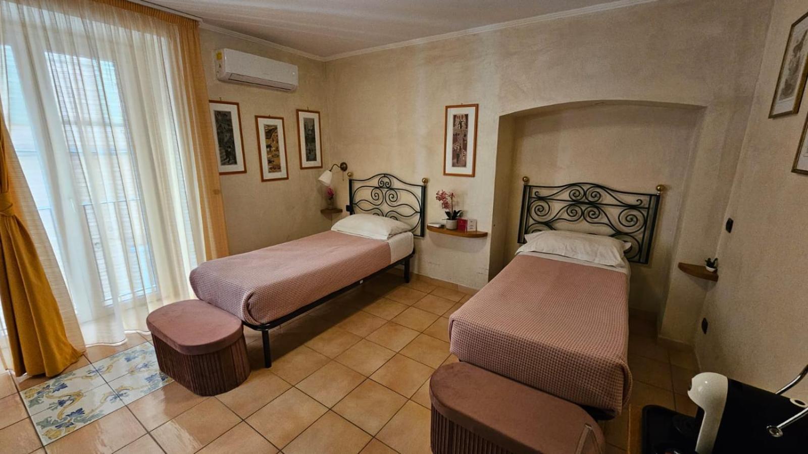Vittoria Guest House Salerno Buitenkant foto