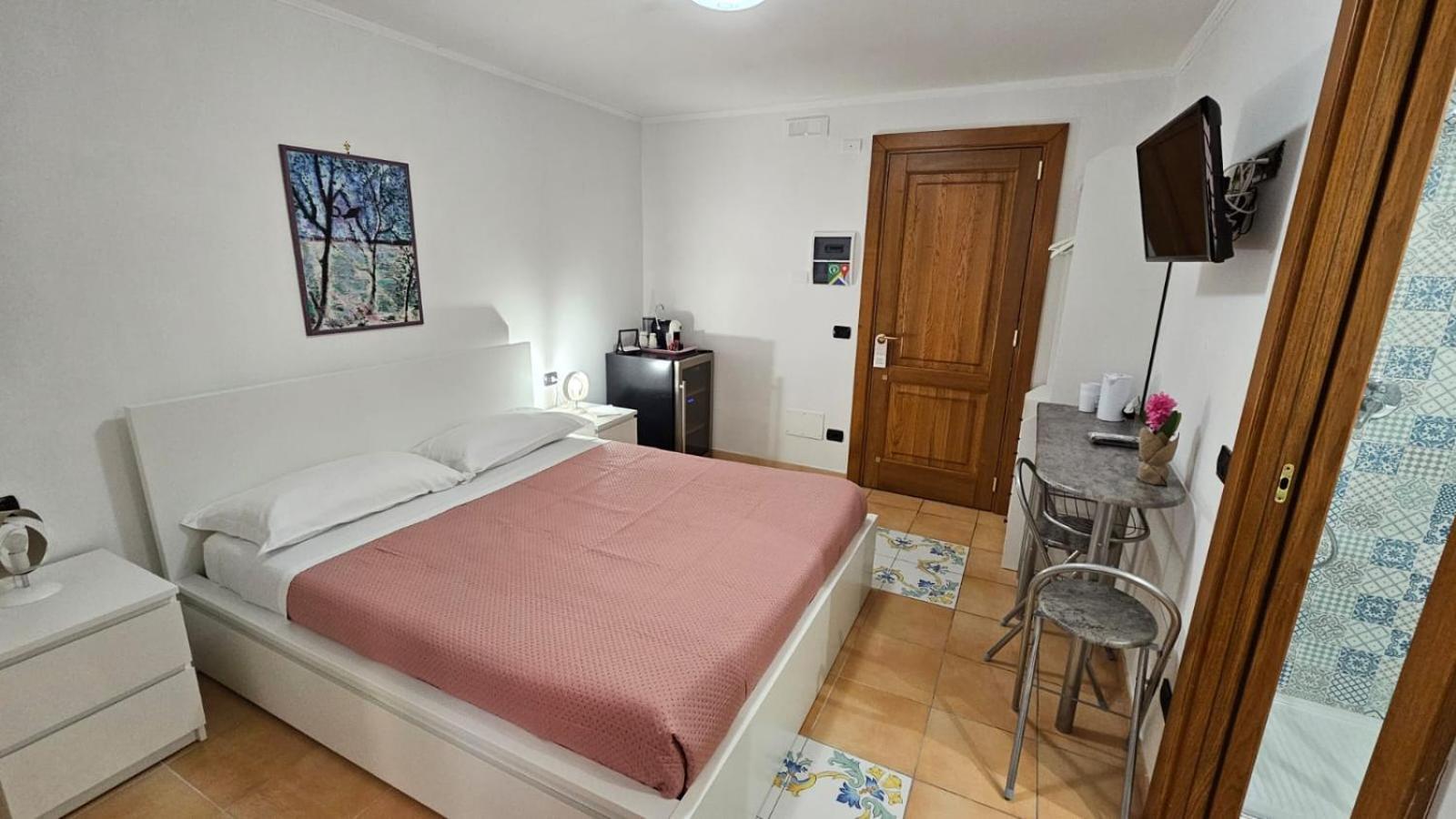 Vittoria Guest House Salerno Buitenkant foto