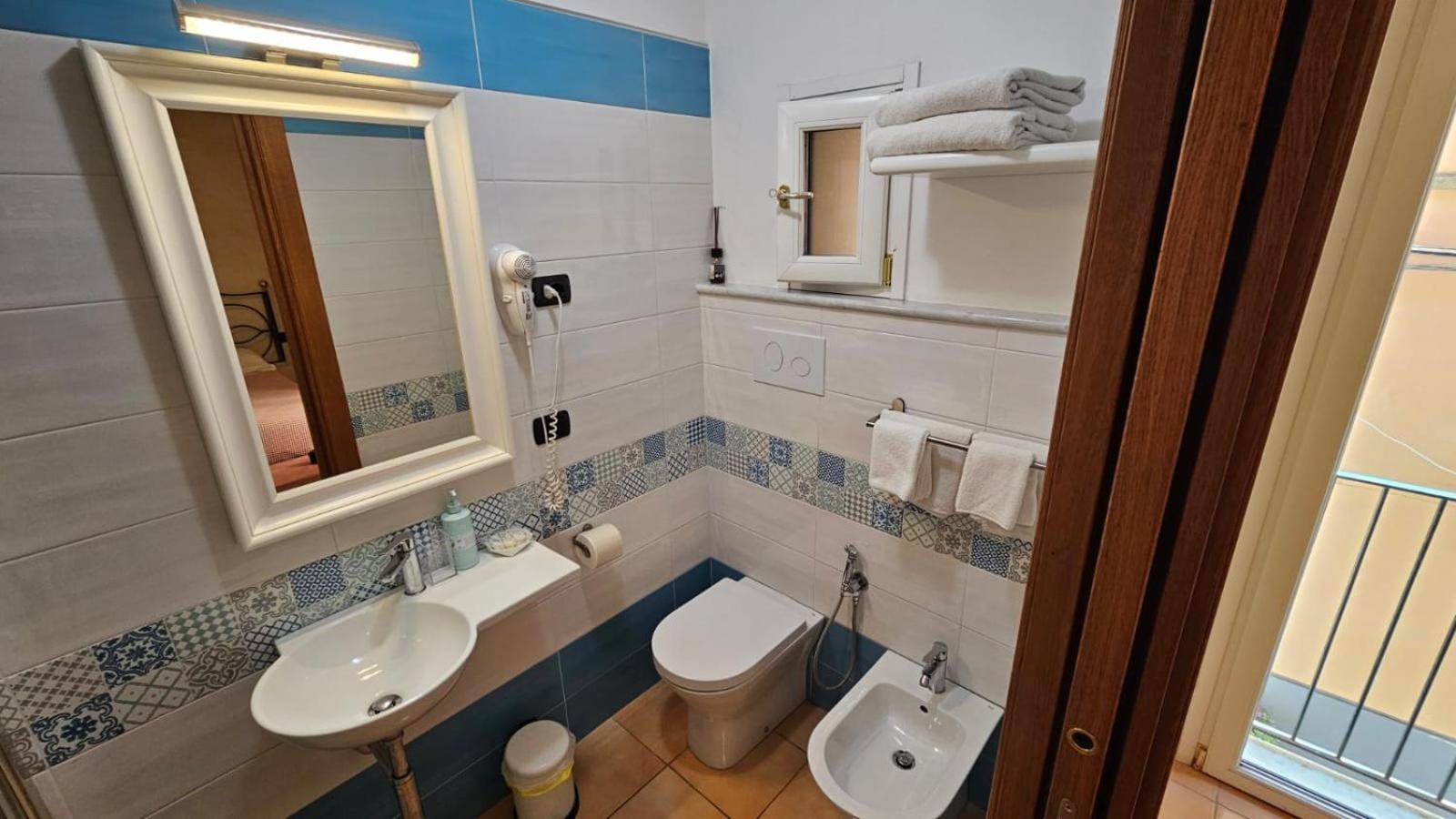 Vittoria Guest House Salerno Buitenkant foto